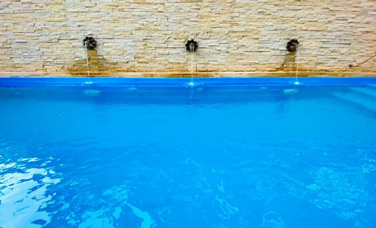 Roshani Pool Villa Gurgaon - 7Br #Privatepool #Villa #Bungalow #Garden #Staycation Zewnętrze zdjęcie